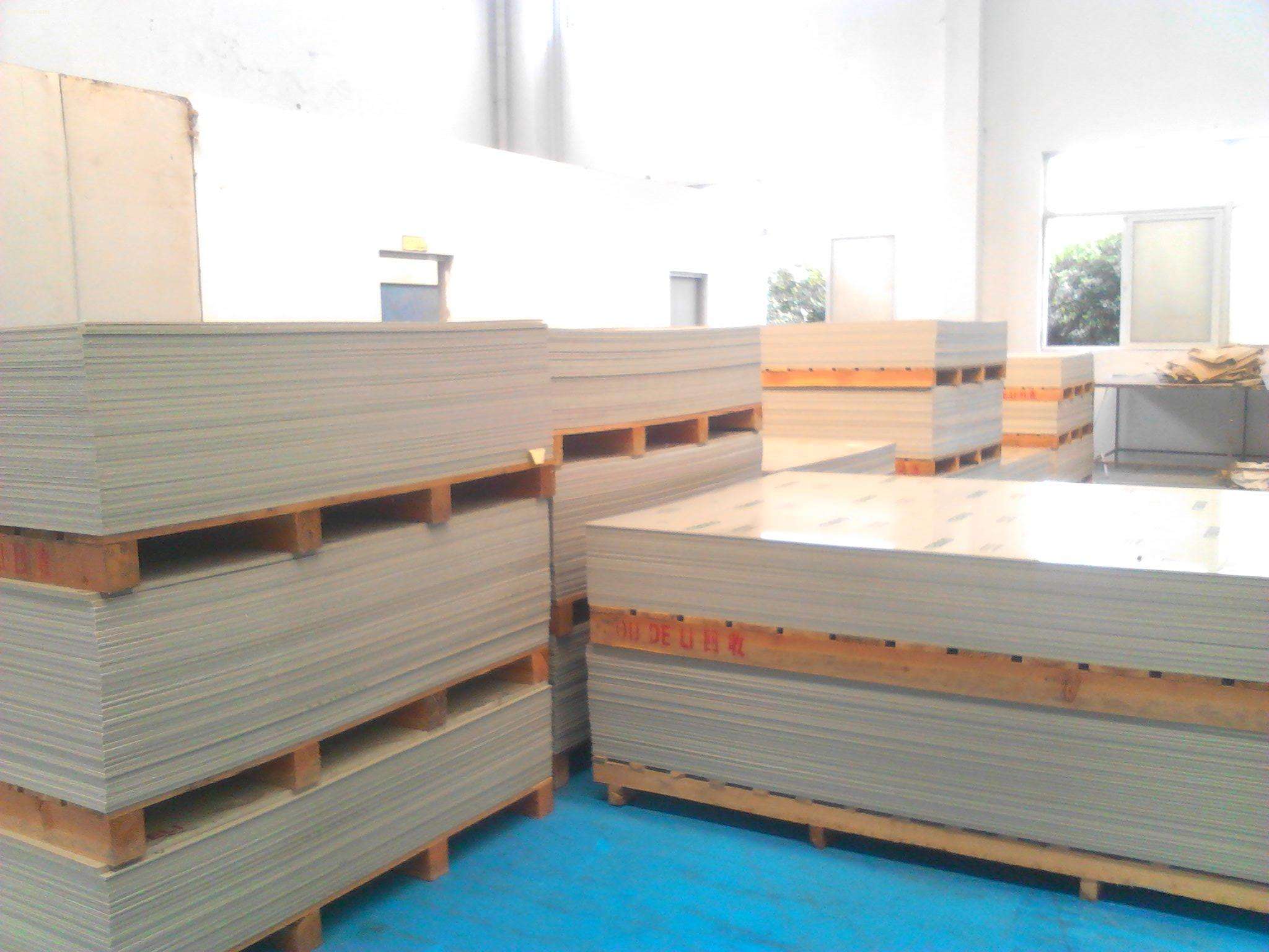  聚氯乙烯塑料板